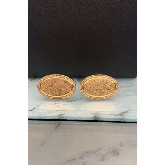 Vintage Avon Classic Timeless Oval Textured Gold Tone Cufflinks Signed - Picture 2 of 5